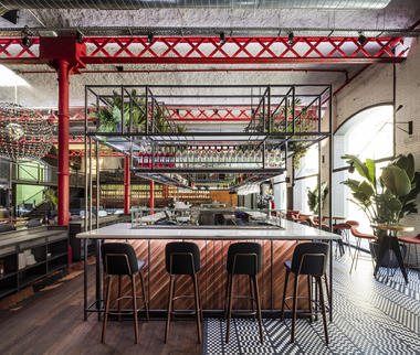 EL MAMA & LA PAPA Bar Restaurant  / El Equipo Creativo