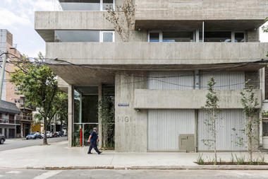 Gallery of Pueyrredón 1101 Building / Pablo Gagliardo  - 24