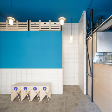 蓝色餐厅的哲学冥想 PIVVZZA / Valentín Sanz Sanz