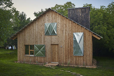 The Graphic Designer’s House / Architecture Uncomfortable Workshop