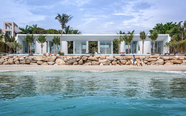 Villa al borde del mar / Shinichi Ogawa & Associates