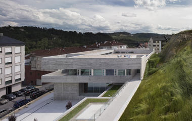 Centro de Salud en Valenzá / IDOM