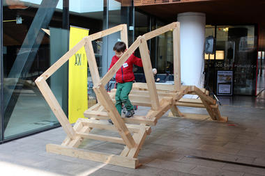 Puente peatonal es desarrollado por un robot sin la necesidad de herrajes