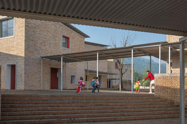 Xinchang Village's Central Kindergarten / Atelier Deshaus