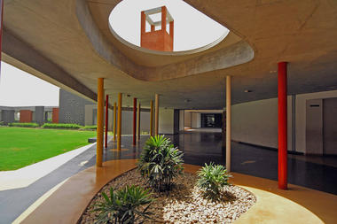 Gallery of Adani Vidyamandir / Apurva Amin Architects  - 4