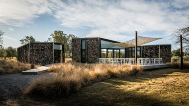 Club House Golf Estancia Pueblo La Paz / Morini Arquitectos