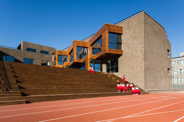 Escola de Ensino Médio da Universidade Peking / Crossboundaries