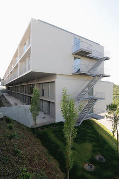 科英布拉大学学生宿舍 / Paula Santos Arquitectura