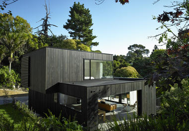 Waiatarua House / Hamish Monk Architecture
