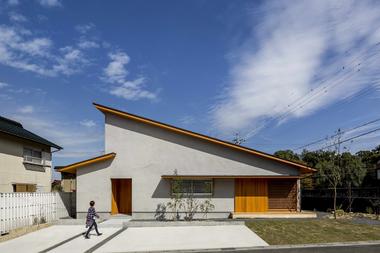 Casa Kojyogaoka   / Hearth Architects