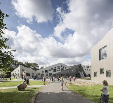 Escuela Skovbakke / CEBRA