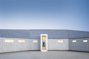 Sluice Point House / Omar Gandhi Architect