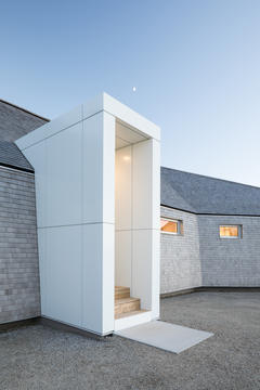 画廊 沼泽地的半圆形度假屋：Sluice Point  / Omar Gandhi Architect  - 6