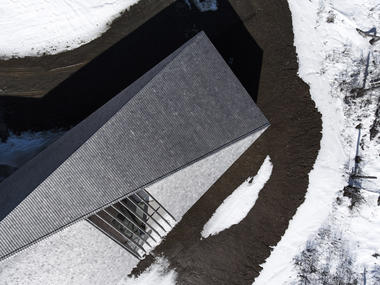 画廊 沼泽地的半圆形度假屋：Sluice Point  / Omar Gandhi Architect  - 9
