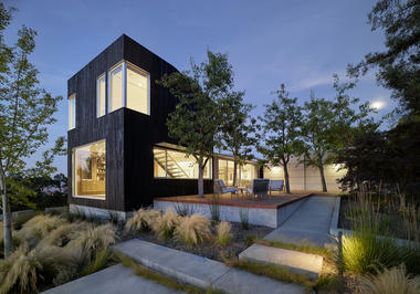 Show Sugi Ban House / Schwartz and Architecture
