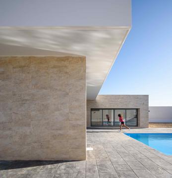 L House / g2t Arquitectos