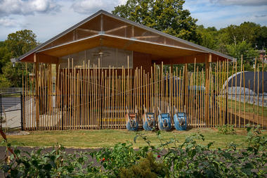 以最简单的营造手法，创造可持续性社区中心 Education Center  / Elizabeth Eason Architecture LLC + UT College of Architecture and Design
