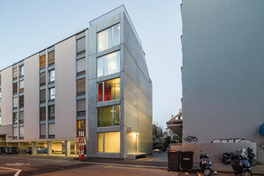 ELLI – Residential Building and Studio / Holzer Kobler Architekturen