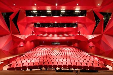 Galeria de Como projetar assentos para teatro: 21 layouts detalhados   - 24