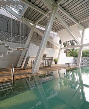 Gallery of Slanted House / Budi Pradono Architects  - 3