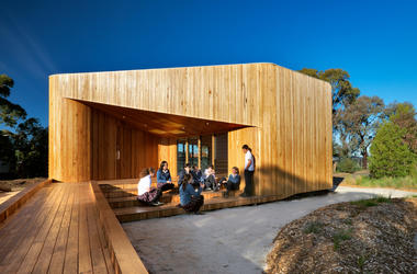 Centro Cultural Indígena e de Meditação na Faculdade de Bentleigh  / dwpIsuters