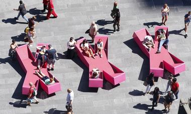 也许买不起 iPhoneX，但可以看看时代广场的“X”  / J. Mayer H. Architects