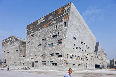 Gallery of 15 Facades That Push Conventional Limits: The Best Photos of the Week  - 6