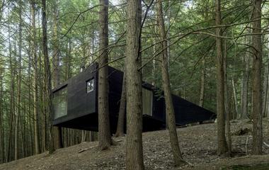 半树屋，山林中的黑色障眼法 / Jacobschang Architecture