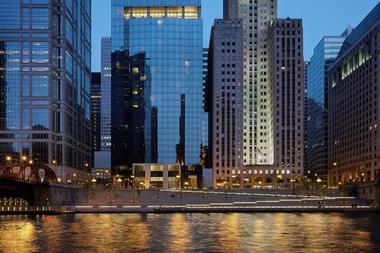 Gallery of This Mesmerizing Drone Footage Showcases the Success of the New Chicago Riverwalk  - 6