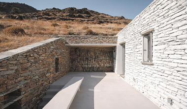 Casa Rocksplit  / Cometa Architects