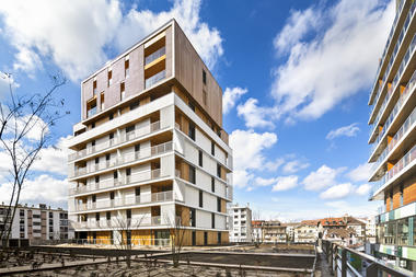 Complejo de Casas y Tiendas / Ameller, Dubois & Associés