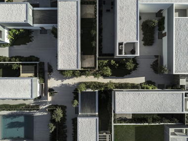 Gallery of Caledonian Somosaguas / Studio MK27 - Marcio Kogan + Suzana Glogowski  - 11