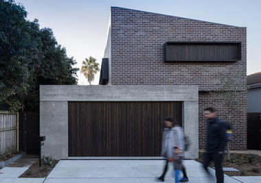 Cricket Pitch House / Scale Architecture 