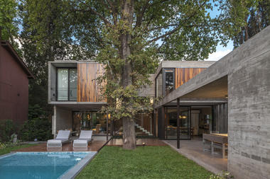 ARANZAZU House / Besonias Almeida