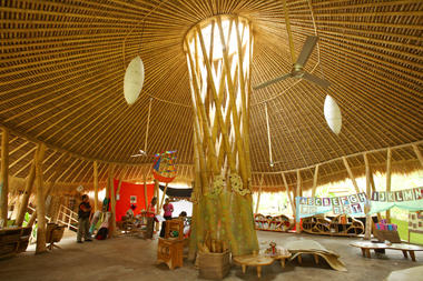 Jardín Infantil en Green School / IBUKU