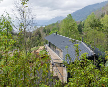 Casa SM Lago Calafquén / Claro + Westendarp arquitectos