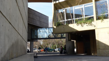 Galería de Ampliación Facultad de Educación, Edificio Postgrados / Baixas y Del Río Arquitectos  - 4