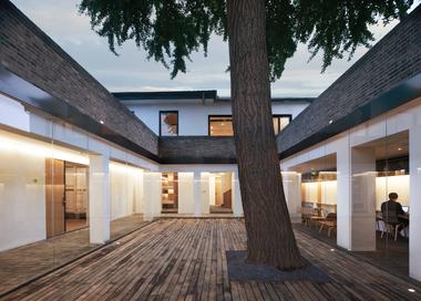 Gallery of Xiezuo Hutong Capsule Hotel in Beijing / B.L.U.E. Architecture Studio  - 18