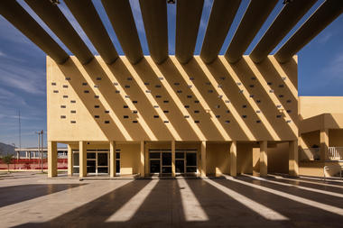 Galería de Macrocentro Comunitario San Bernabé / Pich-Aguilera Arquitectos  - 18