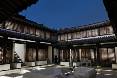 丽江光隐设计师酒店 / 一质