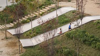 Parque Vallmora + Hotel de Insectos / Batlle i Roig Arquitectura