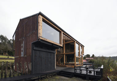 Casa Pollo / Ortuzar Gebauer Arquitectos