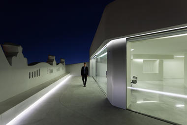 Office Building 1905 / Fran Silvestre Arquitectos