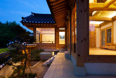 Knock Knock Heon，传统韩屋的空间重塑 / guga Urban Architecture