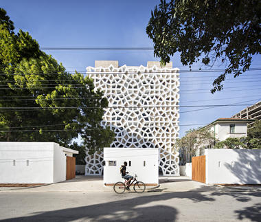 Apartamentos Tudor / Urko Sanchez Architects
