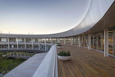 Y-TEC 环形实验大楼 / Antonini Schön Zemborain Arquitectos