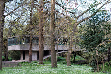 La singularidad en la arquitectura: el caso de la Casa sobre el Arroyo en Argentina