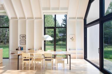 Gallery of Window on the Lake / YH2  - 19