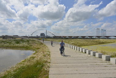 Gallery of Zalige Bridge / NEXT architects  - 6