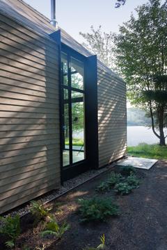 Gallery of Window on the Lake / YH2  - 16